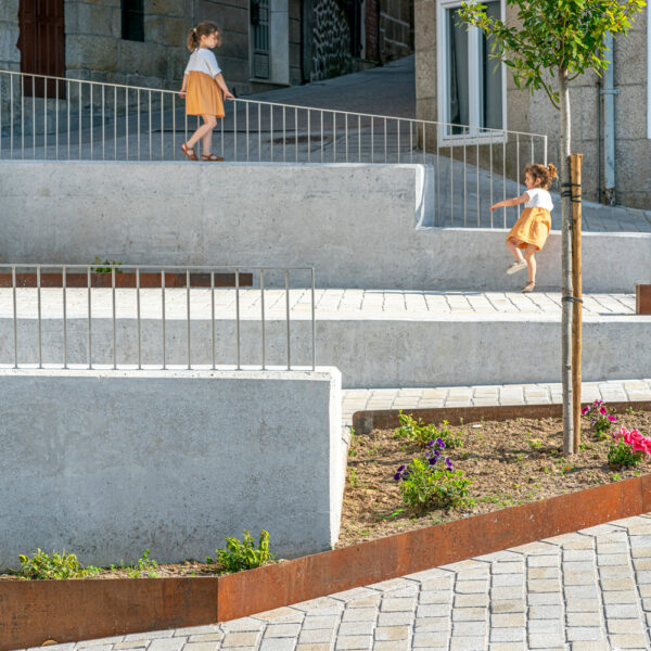 Proyecto de la Plaza dos Viños en Sanxenxo, por Crudo Arquitectura