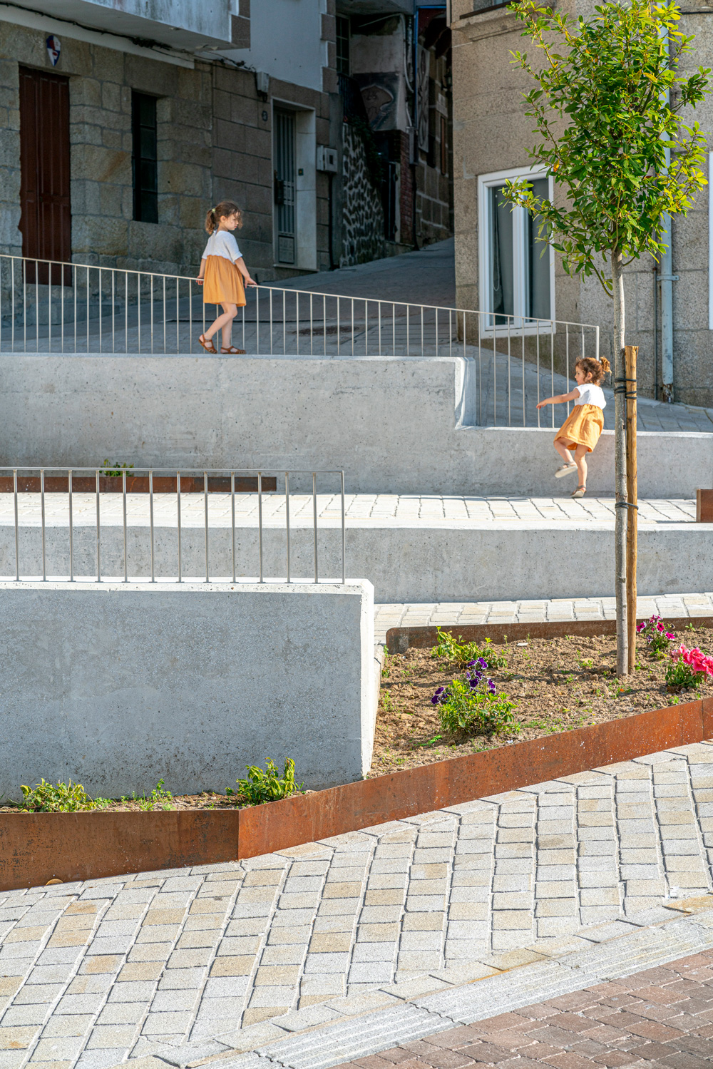 Proyecto de la Plaza dos Viños en Sanxenxo, por Crudo Arquitectura