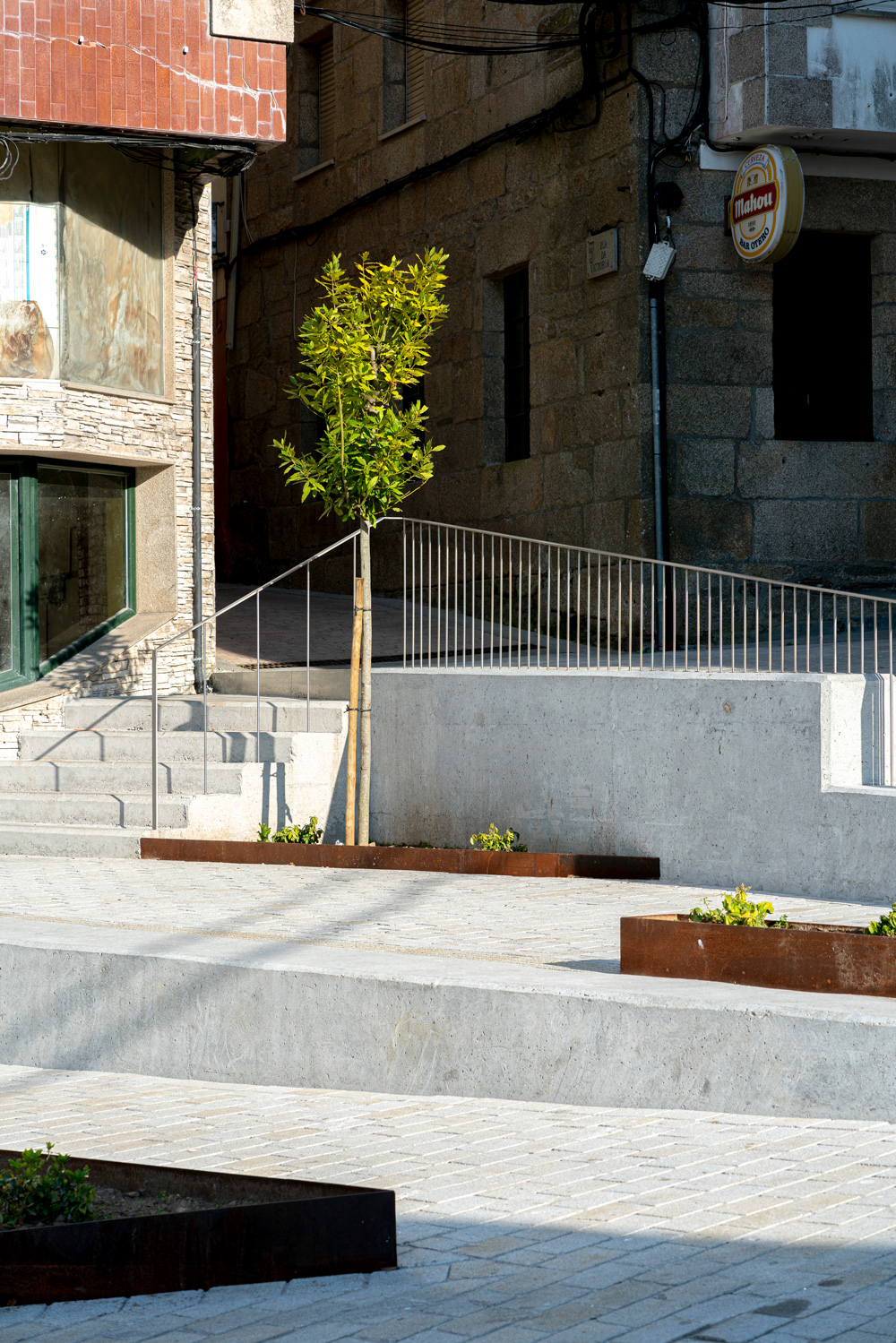 Proyecto de la Plaza dos Viños en Sanxenxo, por Crudo Arquitectura