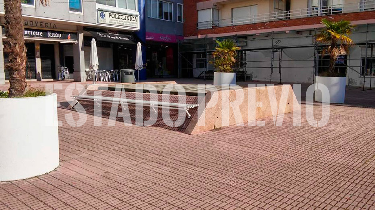 Estado previo de la Plaza del Pazo en Portonovo, antes de la reforma de la nueva plaza