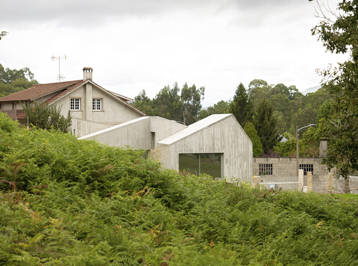 Fachada lateral de la Vivienda Casal do Mendo, estudio de arquitectura en Pontevedra especializado en viviendas