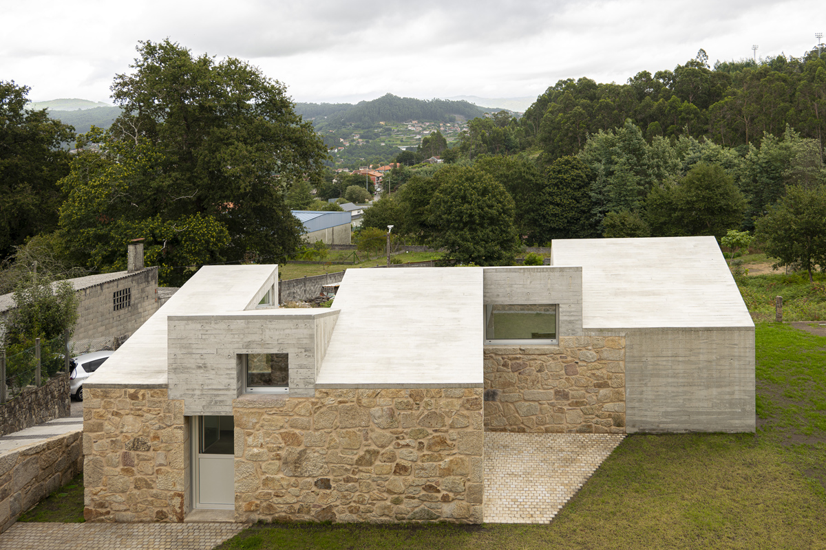 Fachada trasera de la Vivienda Casal do Mendo, estudio de arquitectura en Pontevedra especializado en viviendas.